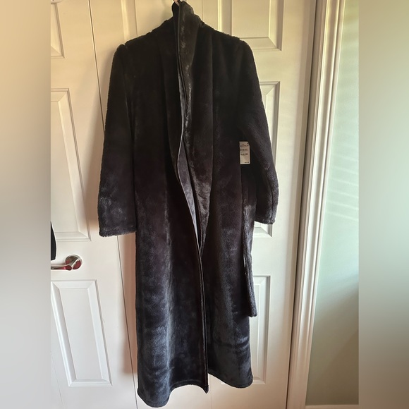 NWT Nordstrom super soft faux fur robe - luxurious - Picture 5 of 9